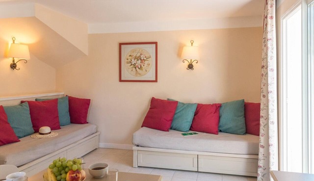 Ardèche House with Spacious Terrace for 8