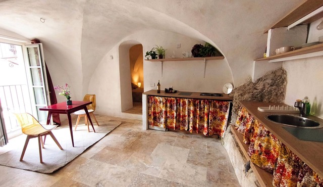 Atypical and central apartment in Fontaine de Vaucluse