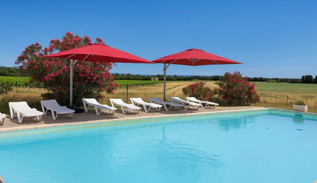 Authentic Provençal farmhouse with swimming pool - Peace and conviviality at the foot of the Ventoux mountains