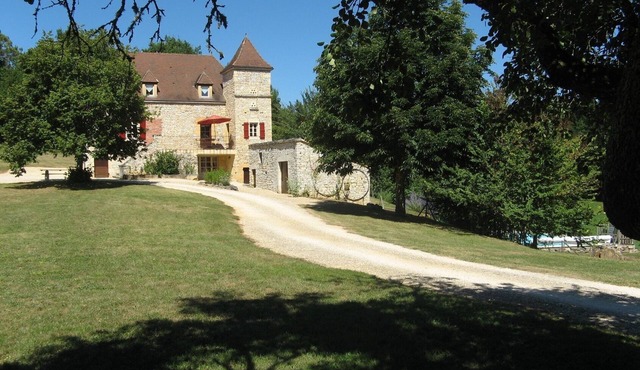AUTHENTIC QUERCY HOUSE WITH SWIMMING POOL in Salviac