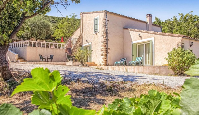 Awesome home in Cabrerolles