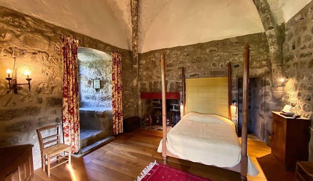 Baldaquin and Salle de Garde Guest Room