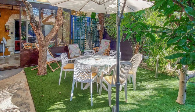 Beautiful home in Carpentras with WiFi