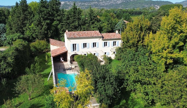 Beautiful Mas Provençal, Classified 4-star furnished holiday home with garden & swimming pool