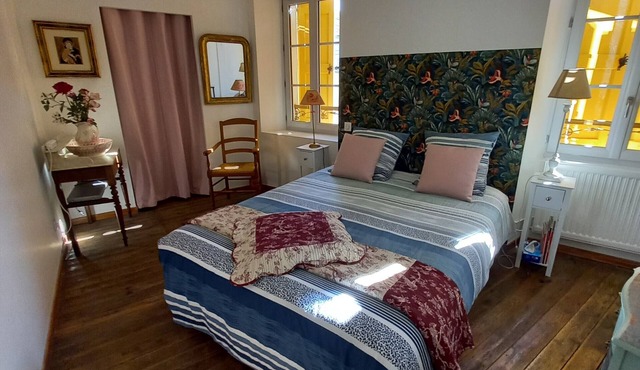 Bed and Breakfast 'Chambre Bleue - Ostau La Lutz' with Shared Terrace, Shared Garden and Wi-Fi in Saint-Germain-de-Calberte