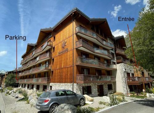 Bel appartement 4 pièces avec terrasse et parking, à 350m du centre de Val d'Isère - FR-1-567-40