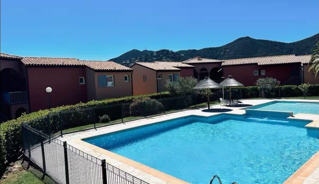 Bright accommodation with terrace and sea view in Théoule-sur-Mer
