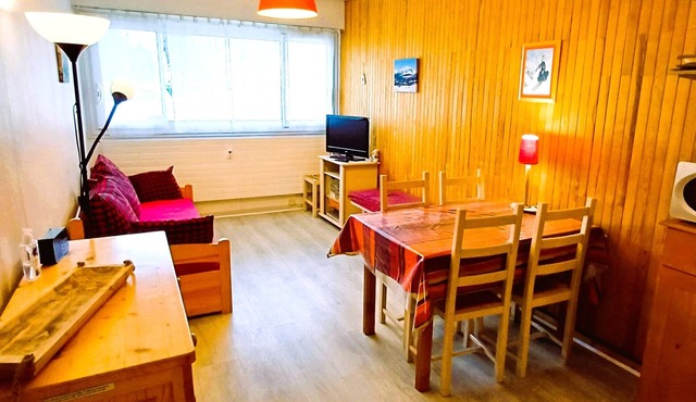 Bright T2 DRC apartment - 10mn walk to the village - 2 mn walk to the station shuttle bus