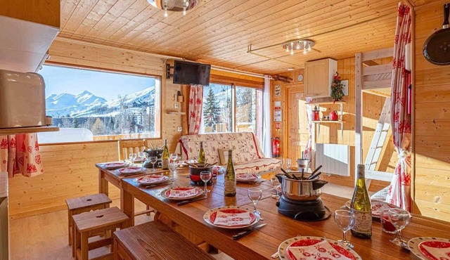 Chalet 'Ground Floor 110 m² – Very Close to the Slopes' with Mountain View, Private Terrace & Wi-Fi