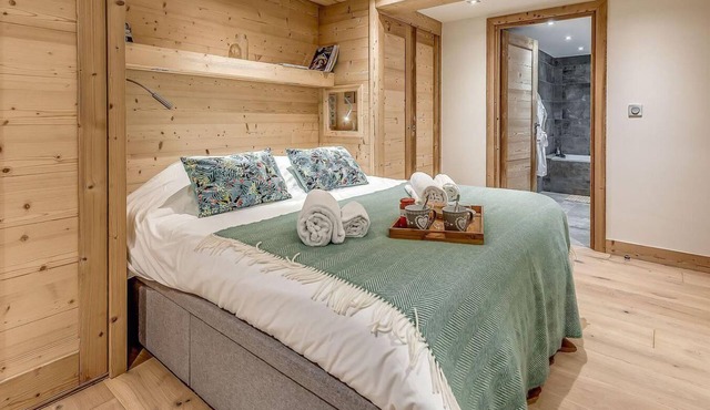 Chalet, 200m from shops, sauna, terrace, balcony, tv, ski locker, 250m², Tignes