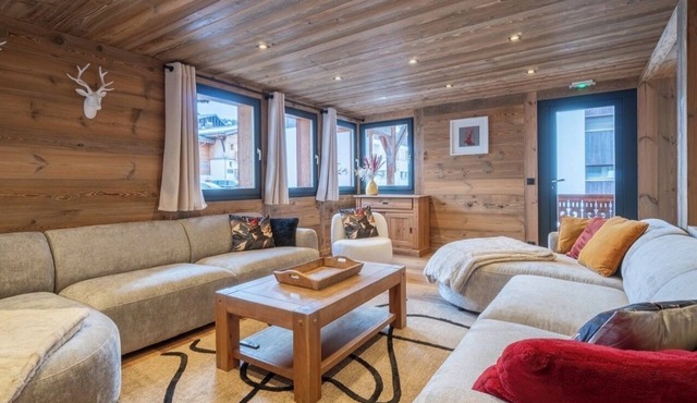 Chalet 24 p Sauna/Jacuzzi close to the village center and ski lifts