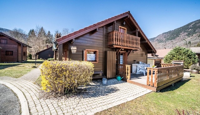 Chalet “6p Classic-Les Ajoncs D'or” with Mountain View, Private Terrace, and Wi-Fi