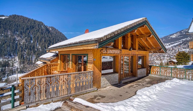 Chalet 'La Savoyarde' with Mountain View, Private Garden and Wi-Fi