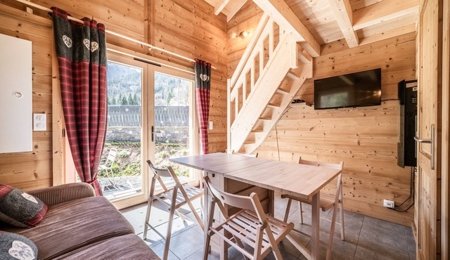 Chalet 'Léonie' with Mountain View, Shared Terrace and Wi-Fi