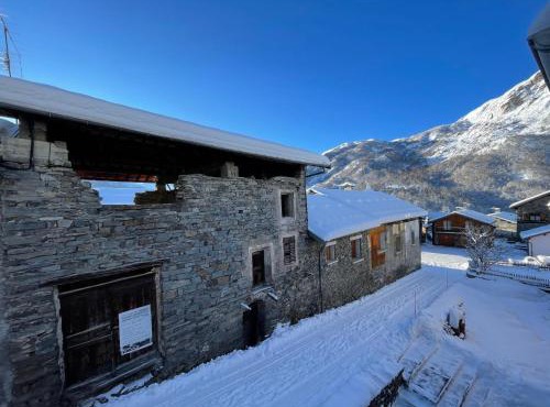 Charmante maison de village rénovée 4 pièces, 3 niveaux, 80m², 6 pers, à St Marcel, proche pistes ski. - FR-1-452-381
