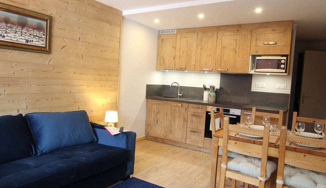 Charming 2-Room Mountain Condo for 6, Renovated, Balcony, Parking - Montgenèvre