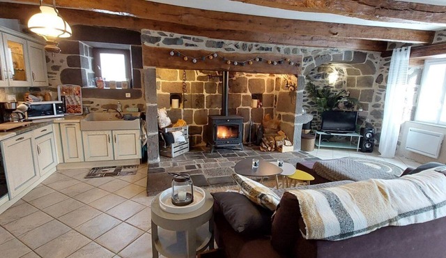 Charming 6-person house with large terrace - near Salers and Puy Mary