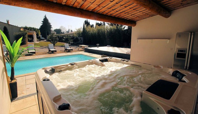 Charming holiday home with large garden, pool, whirlpool, dog allowed