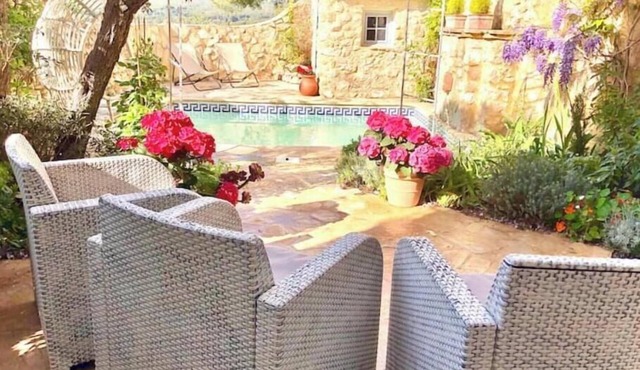 Charming house with swimming pool near Aix-en-Provence - Élégance & Nature