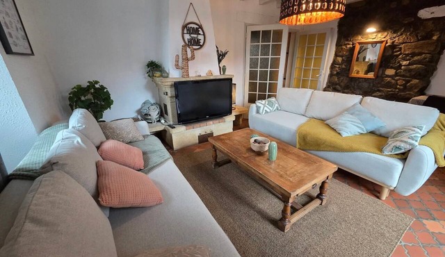 Charming “La Ferme du Château” – Private Terrace, Peaceful Setting, Fresh Air