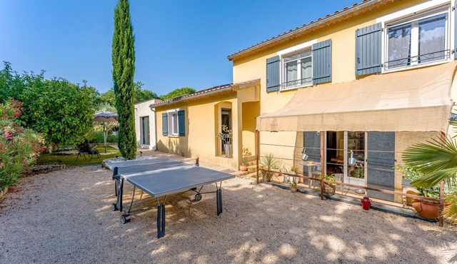 Charming Provence Villa with Pool, Wi-Fi, and Air Conditioning