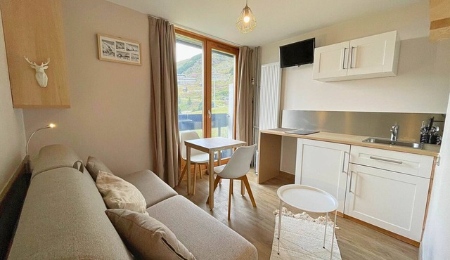 Charming Ski-in/Ski-out Studio for Couples in Central Les Menuires