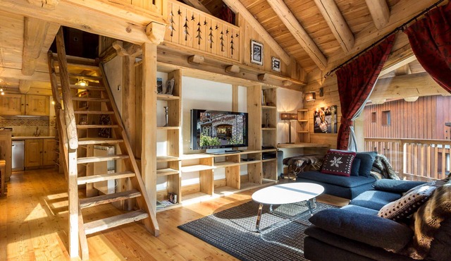 Charming Top-Floor Apartment with Fireplace in Cozy Residence, Val-d'Isère