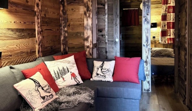 Cosy Ski in/Ski out apartment in Courchevel 1550