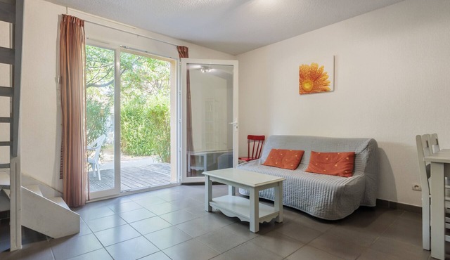 Cottage for 4 pers in residence with pool