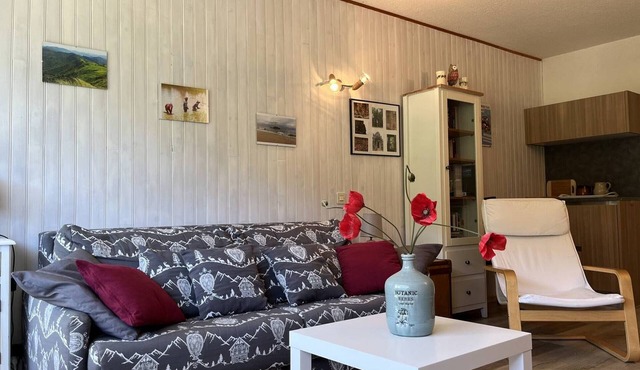 Cozy Studio with Balcony near Ski Slopes and Town Center - Sleeps 4