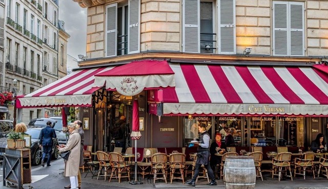 EXPERIENCE PARISIAN ELEGANCE AT ITS FINEST- SAINT-GERMAIN- RUE DE VARENNE-170SQM in Paris