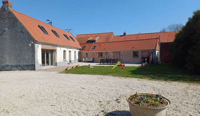 Fermette Paisible et Entièrement Rénovée in Simencourt