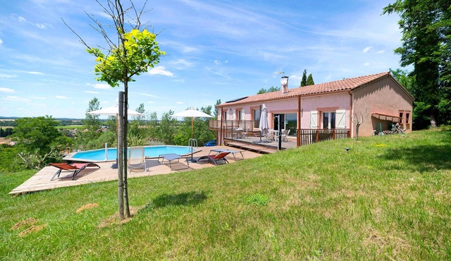 Fully Equipped House with Pool, Stunning Views & Peaceful Setting