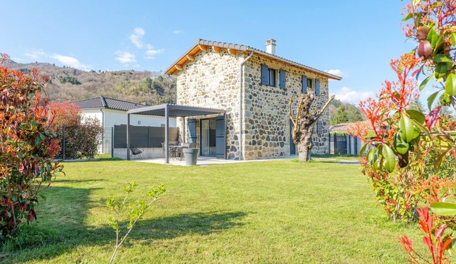 Gîte La Grange De Kylou – Charming Holiday Home in Ardèche, Mountain Views