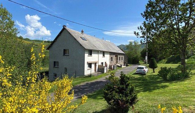 Gîte du Fenil in the Heart of the Volcanoes