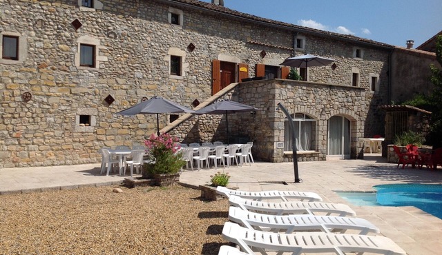 Gite les cigales in Grospierres, studio gites near vallon pont d'arc