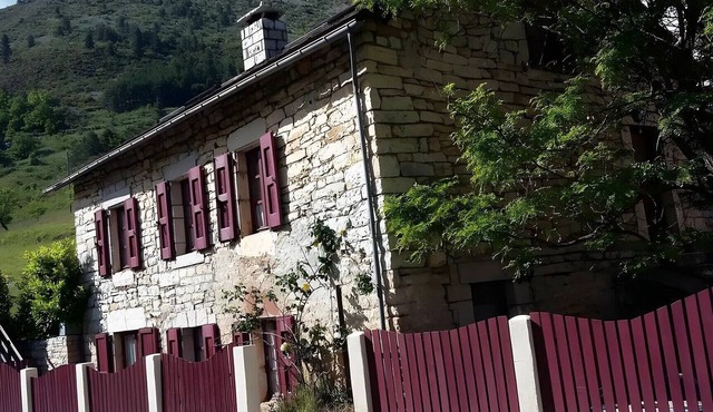 Holiday Home 'Gites La Bélugue Et Le Vignou' with Mountain View, Wi-Fi and Air Conditioning