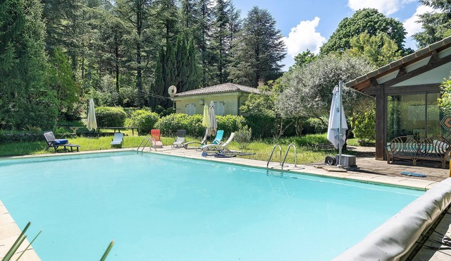 Holiday Home with Park, Private Pool, Wi-Fi, and Air Conditioning in Jaujac