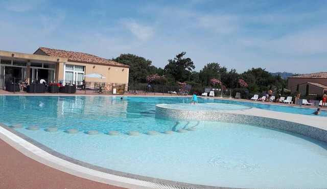 Homerez - House in Aubignan, shared pool
