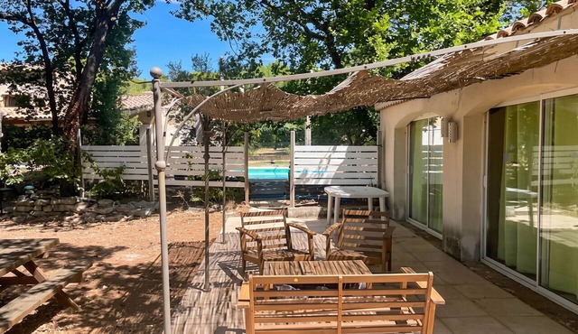 Homerez - House in Velleron with garden & pool