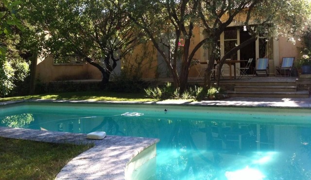 House 2 people 3 km from Aix en Provence, 85m2, charm and calm.