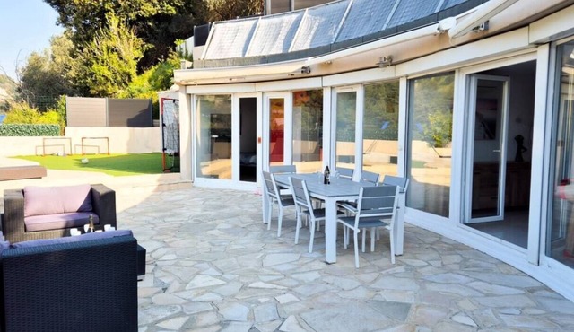 House with large terrace in Nice