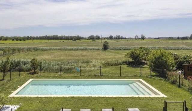 Just 30 minutes from the river, a countryside vacation rental with a view of Mont Ventoux!