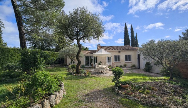 "La Désirée" air-conditioned bastidon, private estate, swimming pool, pétanque, restaurant.