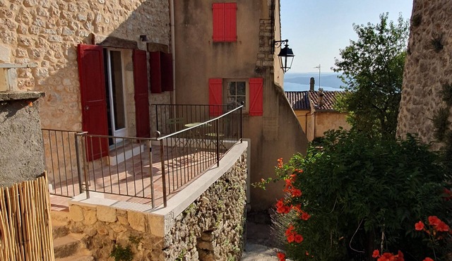 La Terrasse 2-person studio in a quiet, cool location