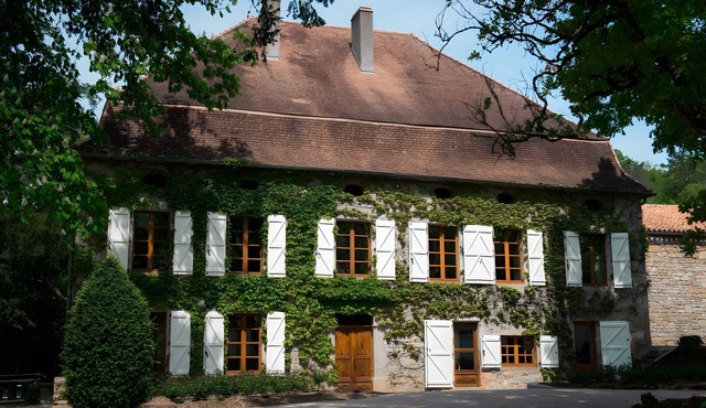 Large Charming House La Rivière, Heated Pool, Sleeps 15