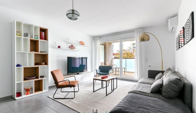 Large family apartment with parking in Lyon