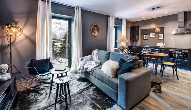 "Le Clos Caroline III" near the gondola for the "3 Vallées" ski area