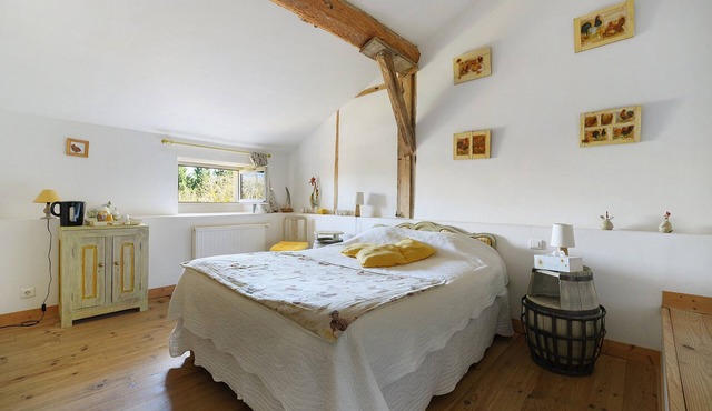 Le Poulailler Guest Room with Shared Terrace, Garden, and Wi-Fi
