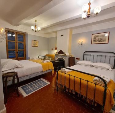 Les Etrangers a l'ancien Hotel des Etrangers